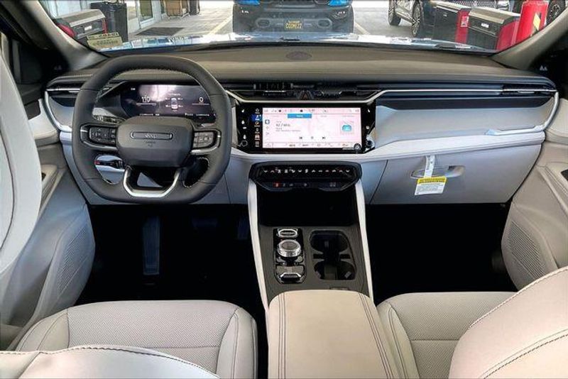 New 2026 Jeep Cherokee Limited 4x4Image 4