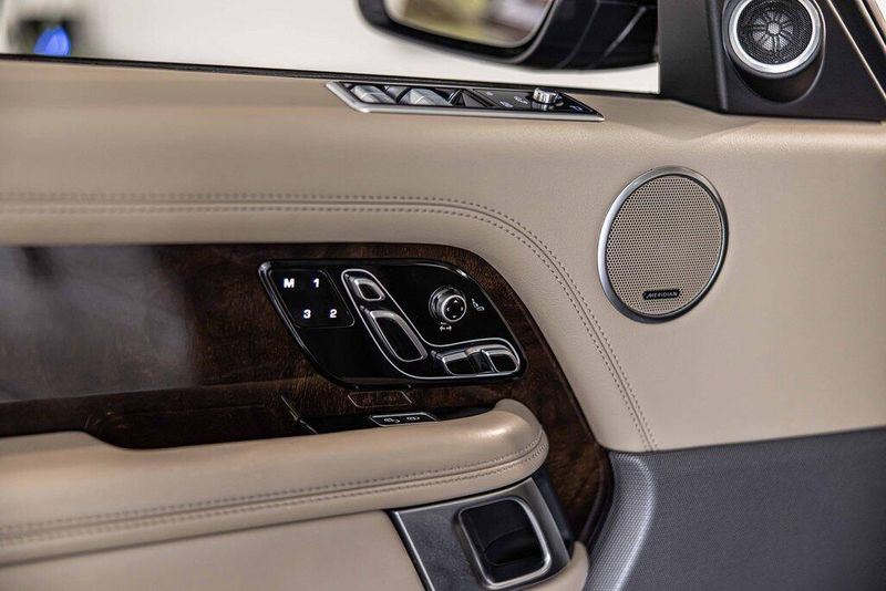 2020 Land Rover Range Rover SuperCharged photo 31