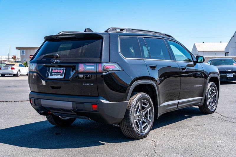 New 2026 Jeep Cherokee LaredoImage 7