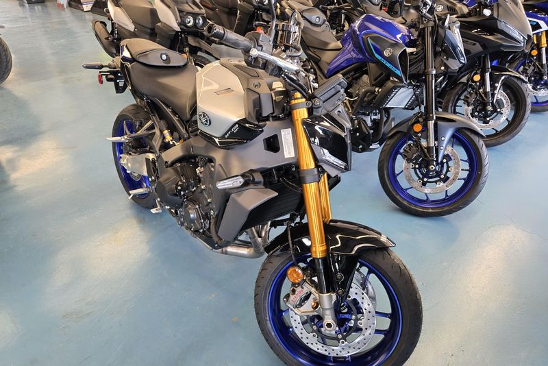 2025 YAMAHA MT09 SP LIQUID METAL RAVEN 