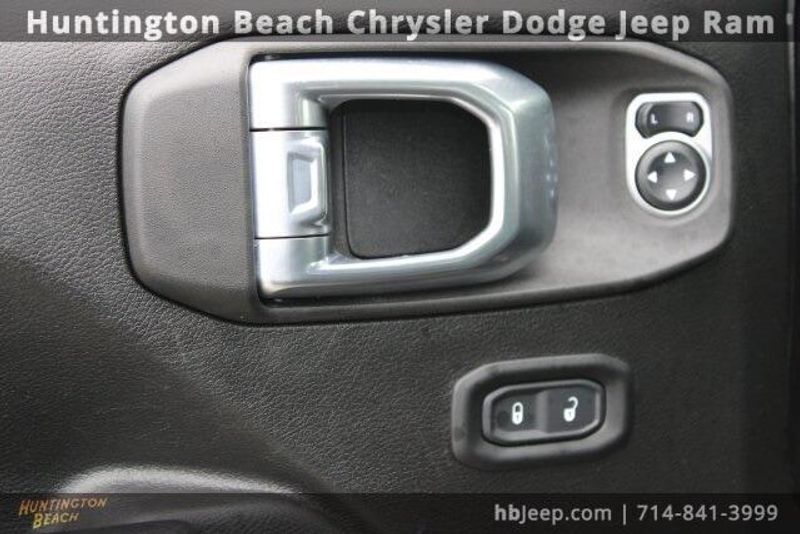 2021 Jeep Wrangler Unlimited WillysImage 12