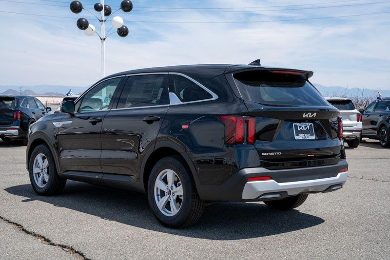 New 2026 Kia Sorento LXImage 5