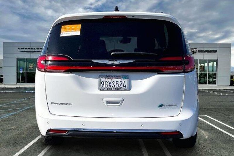 Used 2023 Chrysler Pacifica Hybrid Touring LImage 3