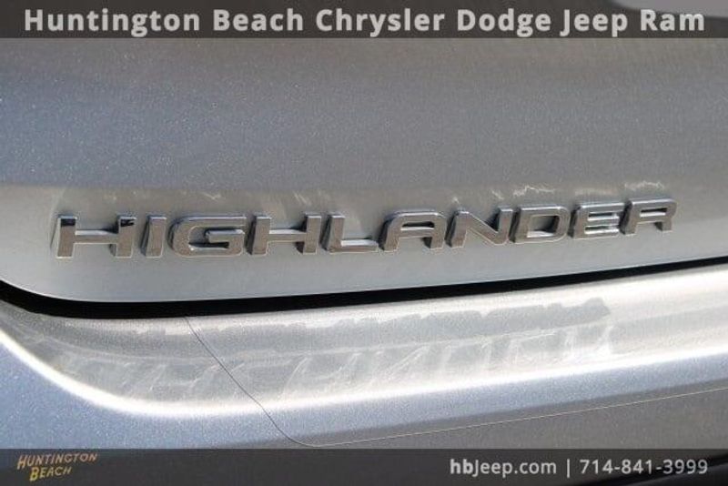 2021 Toyota Highlander Hybrid XLEImage 8