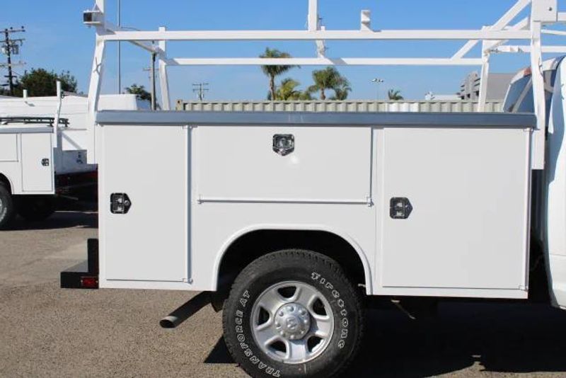 2024 RAM 2500 Tradesman Regular Cab Harbor BodyImage 4