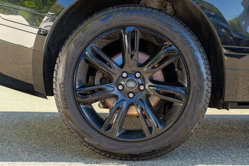 2022 Land Rover Range Rover Velar P250 R-Dynamic S photo 13