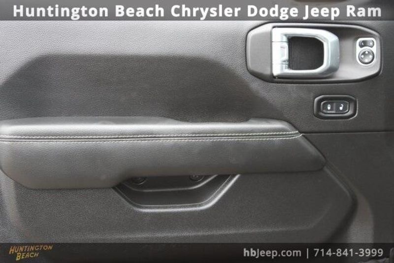2021 Jeep Gladiator OverlandImage 15