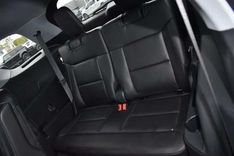 Used 2022 Ford Explorer XLTImage 9