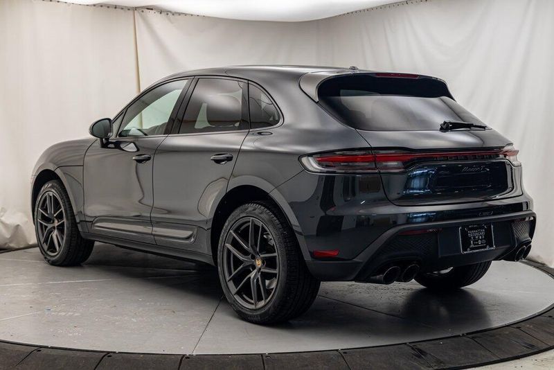 2023 Porsche Macan TImage 3