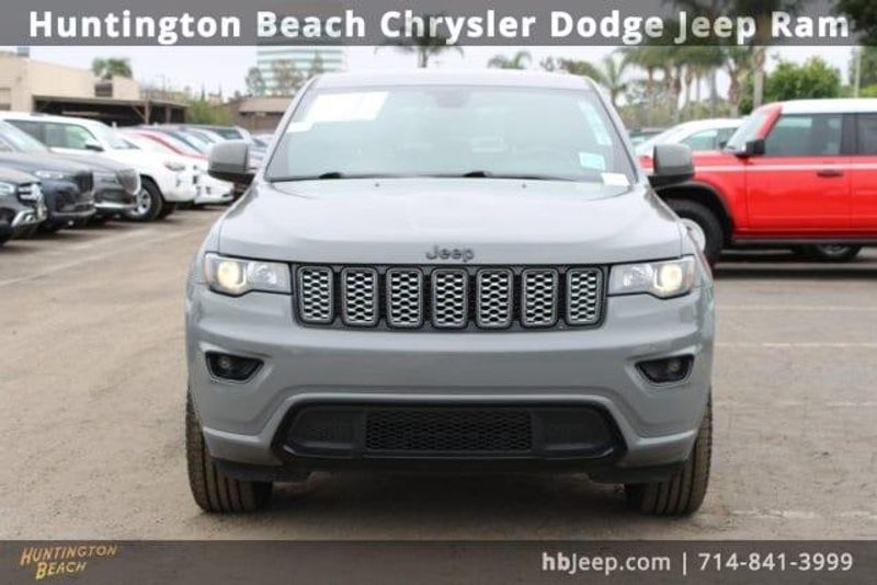 2021 Jeep Grand Cherokee Laredo XImage 2