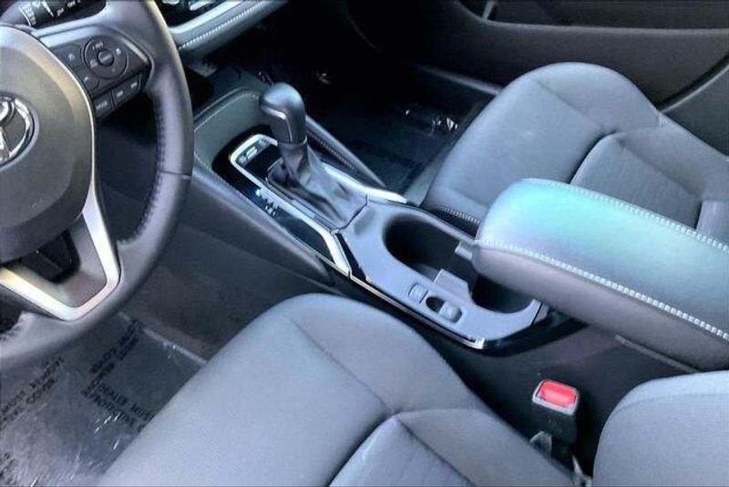 Used 2025 Toyota Corolla Hatchback SEImage 17