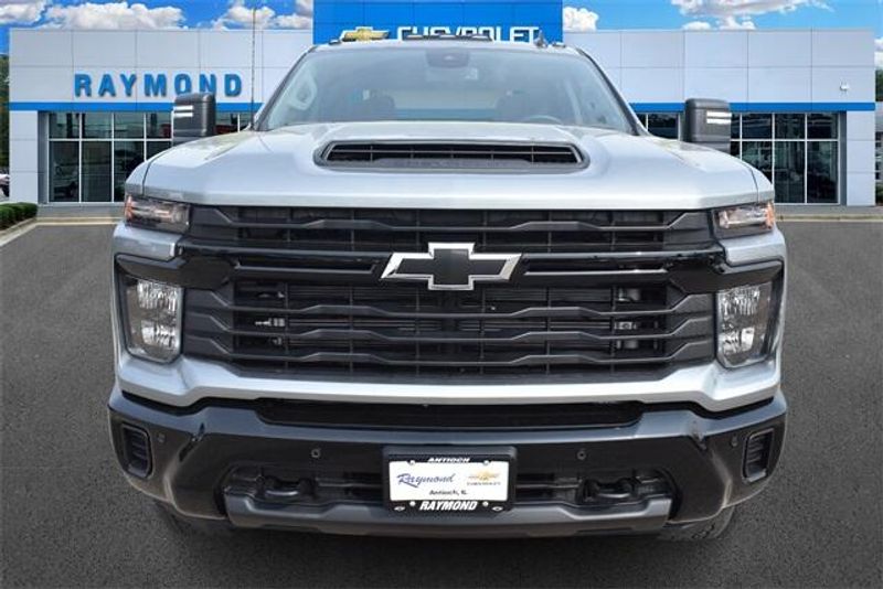 2025 Chevrolet Silverado 2500HD CustomImage 8