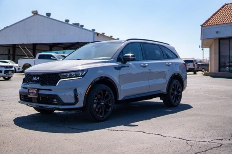 Used 2022 Kia Sorento SXImage 3