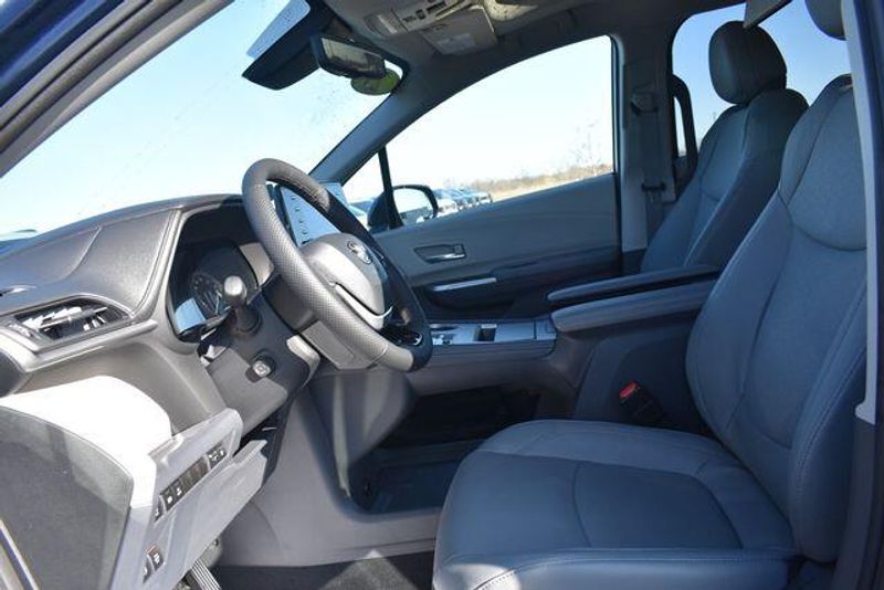 Used 2023 Toyota Sienna LimitedImage 30