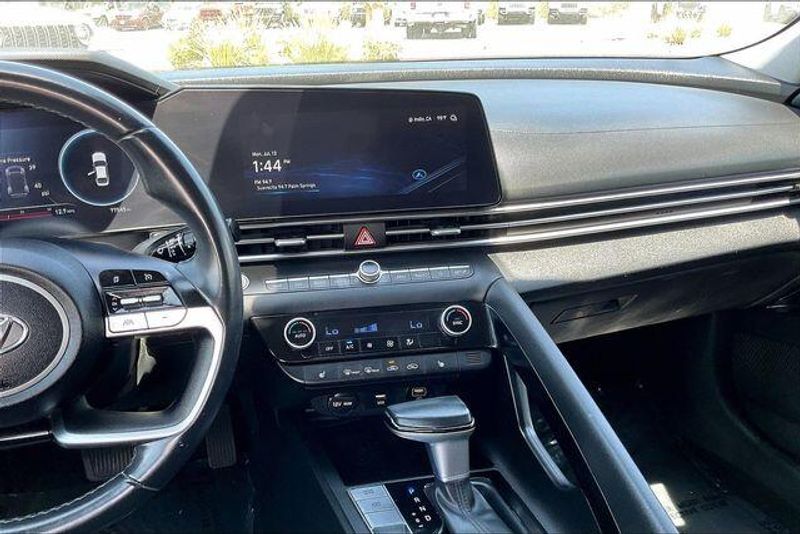 Used 2023 Hyundai Elantra SELImage 5