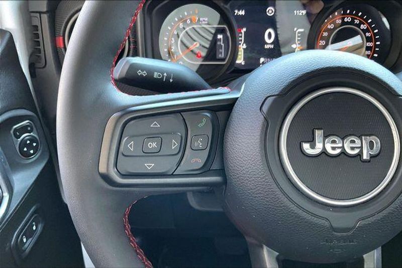 Used 2024 Jeep Gladiator RubiconImage 18