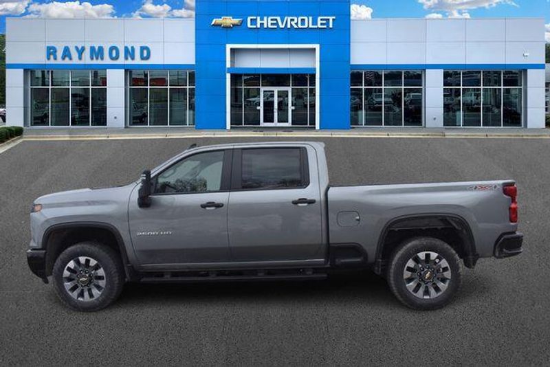 New 2026 Chevrolet Silverado 2500HD CustomImage 7