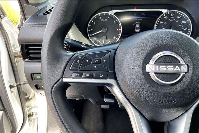 Used 2025 Nissan Sentra SVImage 18
