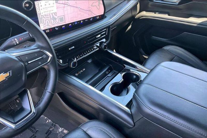 Used 2025 Chevrolet Tahoe LTImage 17