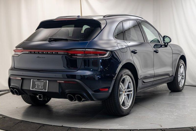 2022 Porsche Macan BaseImage 5