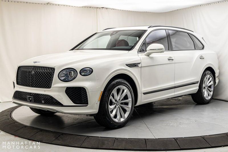 2024 Bentley Bentayga EWB V8Image 1