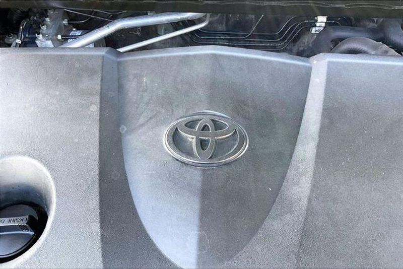 Used 2021 Toyota Camry SEImage 32