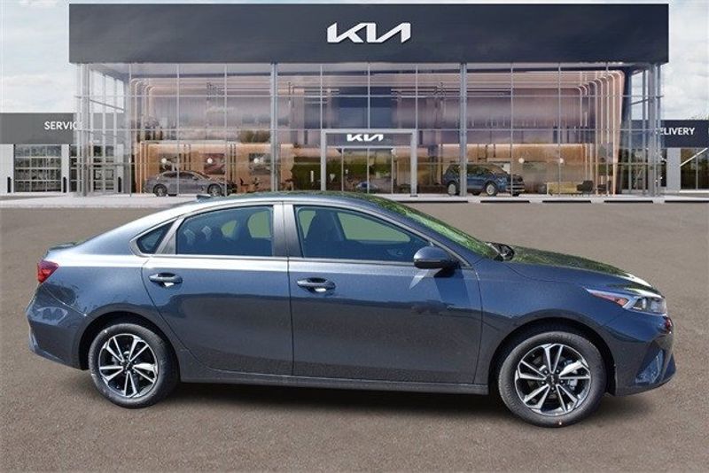 2024 Kia Forte LXSImage 2