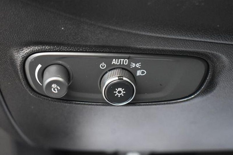Used 2018 Chevrolet Equinox LTImage 25
