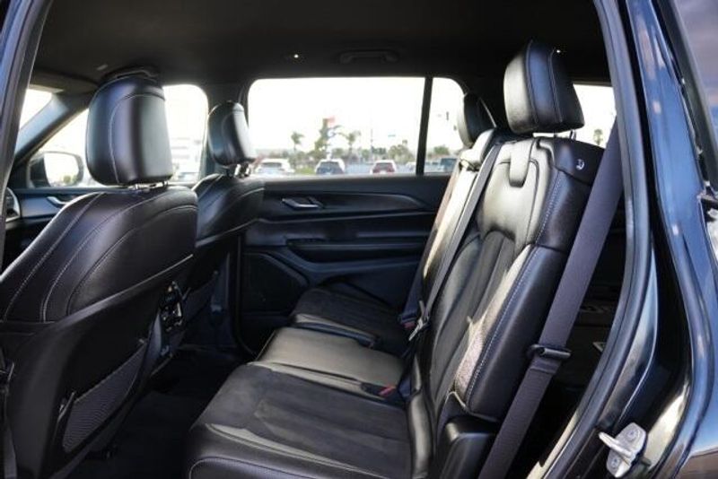 Used 2024 Jeep Grand Cherokee L AltitudeImage 13