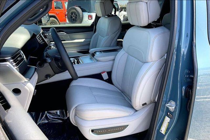 2026 Jeep Grand Wagoneer Summit Obsidian 4x4Image 8
