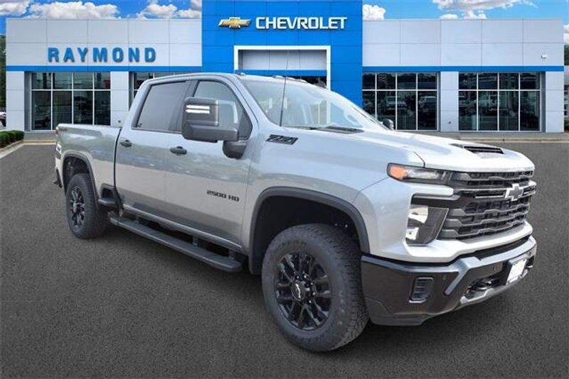 2025 Chevrolet Silverado 2500HD CustomImage 10