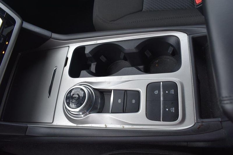 Used 2022 Ford Explorer XLTImage 18