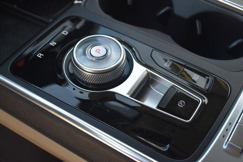 New 2026 Kia Carnival Hybrid EXImage 24