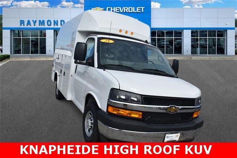 New 2025 Chevrolet Express 3500 Work VanImage 9