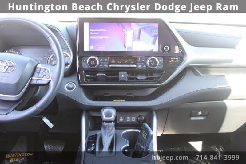 2024 Toyota Highlander XLEImage 16