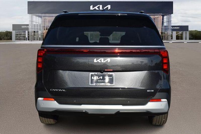 New 2026 Kia Carnival Hybrid EXImage 5