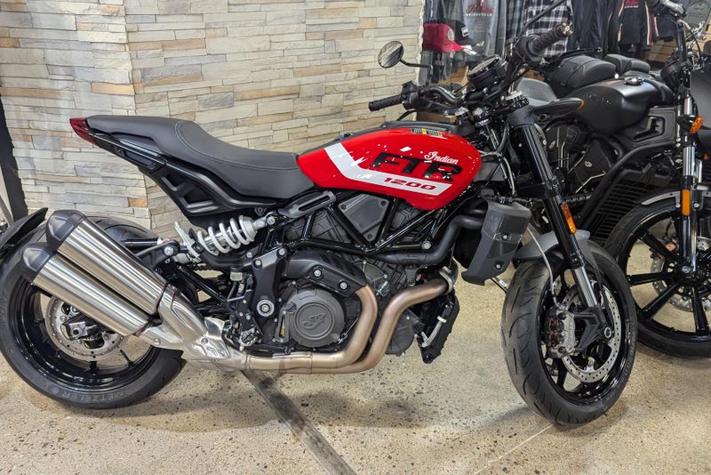 2024 INDIAN MOTORCYCLE FTR INDY RED AND BLACK 