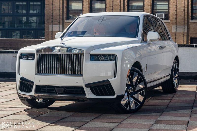 2025 Rolls-Royce Cullinan Silver BadgeImage 1