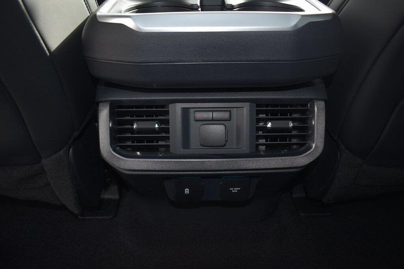 2025 Ford F-150 PlatinumImage 17