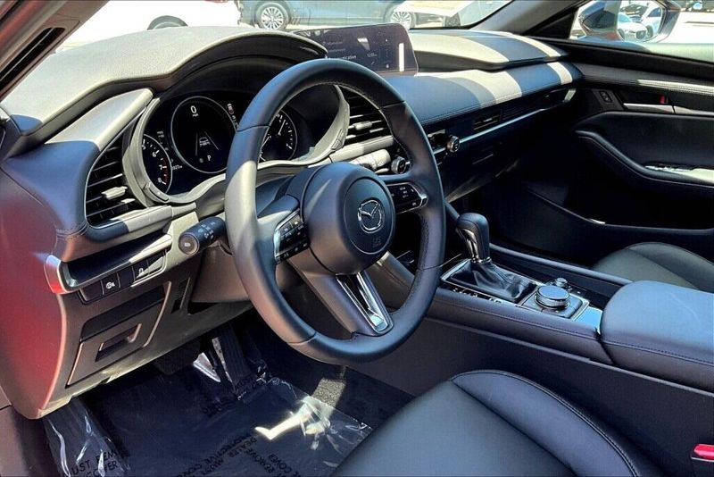 Used 2025 Mazda Mazda3 2.5 S Select SportImage 9