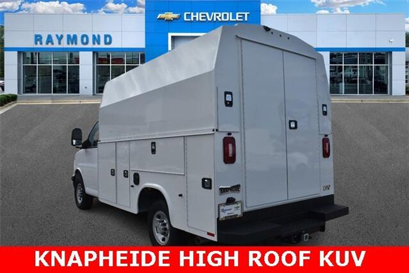 New 2025 Chevrolet Express 3500 Work VanImage 5