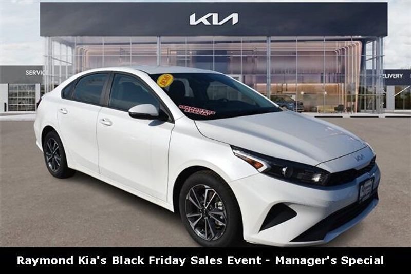 2024 Kia Forte LXSImage 1