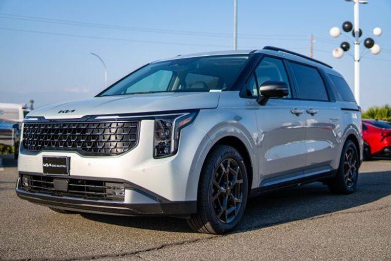 New 2026 Kia Carnival SXImage 3