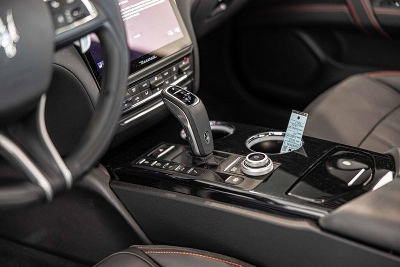 2023 Maserati Quattroporte Modena Q4 photo 20