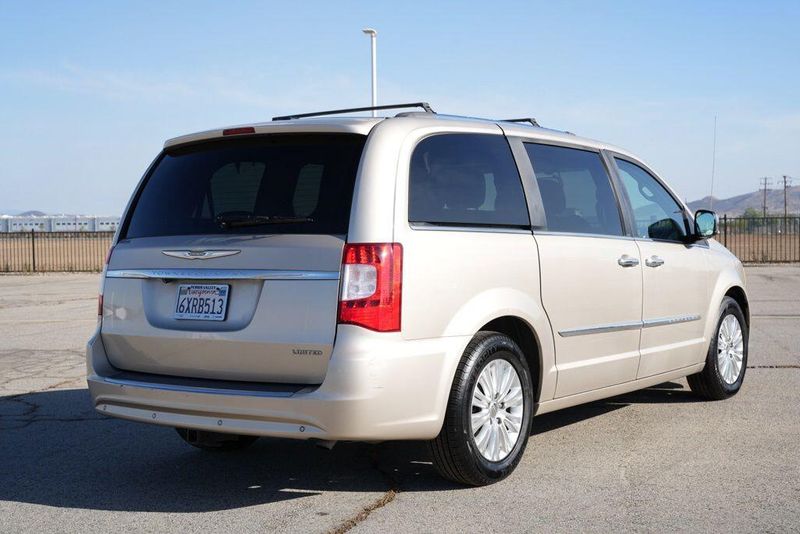 Used 2012 Chrysler Town & Country LimitedImage 7