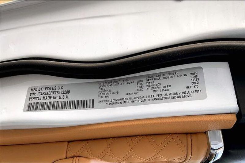 New 2026 Jeep Grand Cherokee L Summit 4x4Image 15