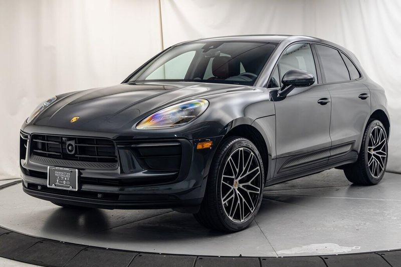 2024 Porsche Macan BaseImage 1