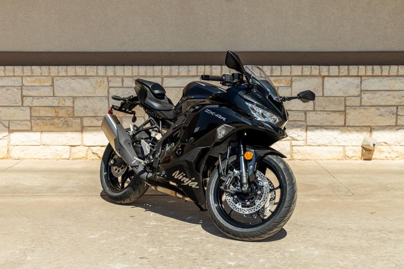 2025 KAWASAKI NINJA ZX4R ABS METALLIC SPARK BLACK 