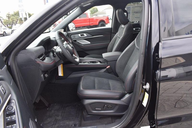 New 2025 Ford Explorer STImage 18