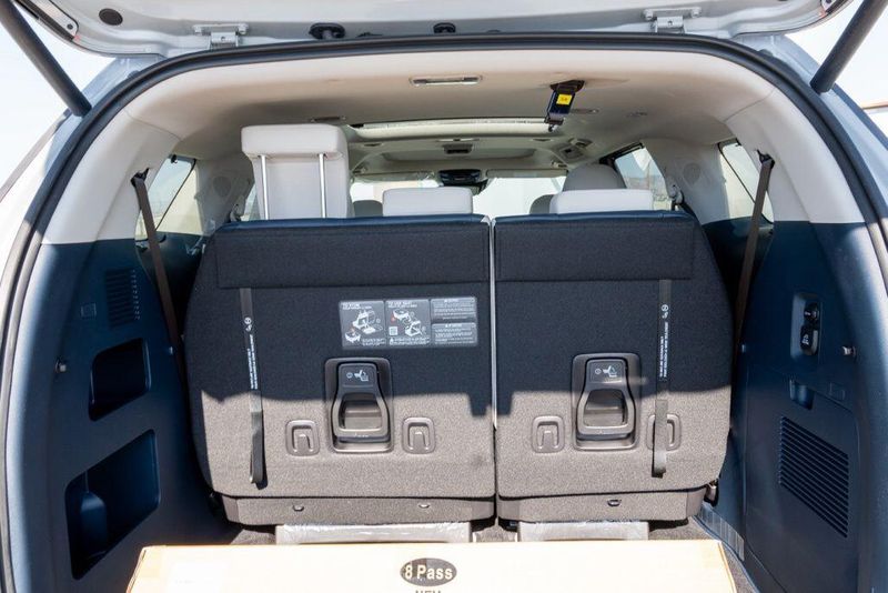 New 2026 Kia Carnival Hybrid EXImage 15